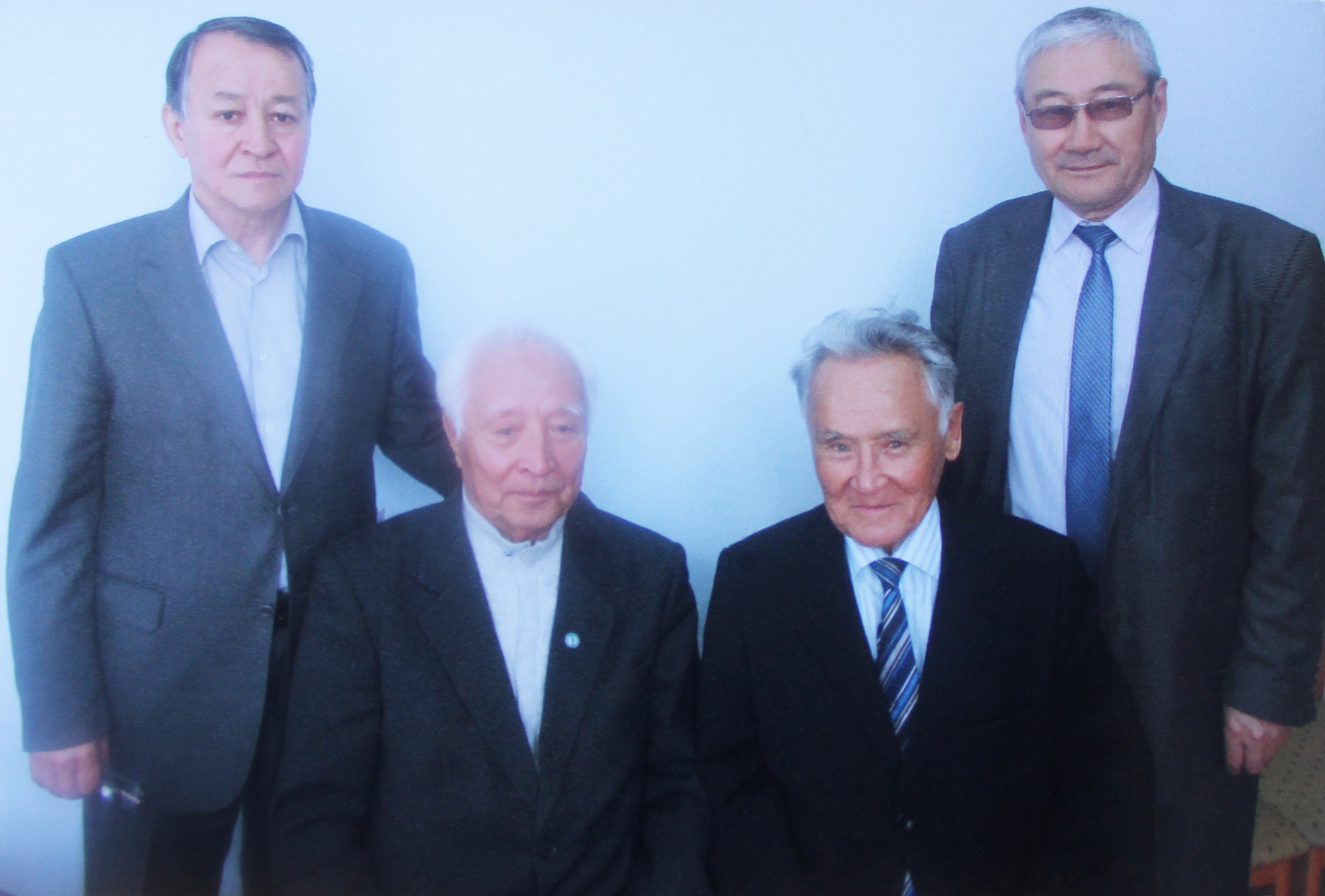 Порно пайда болды және оны жабыстырды Үлкен бөкселер секс порно көру