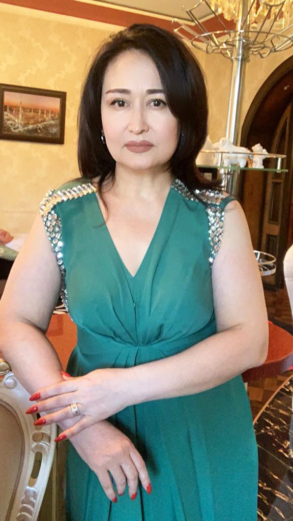 Үйде әртүрлі позициядағы фотосуреттермен секс